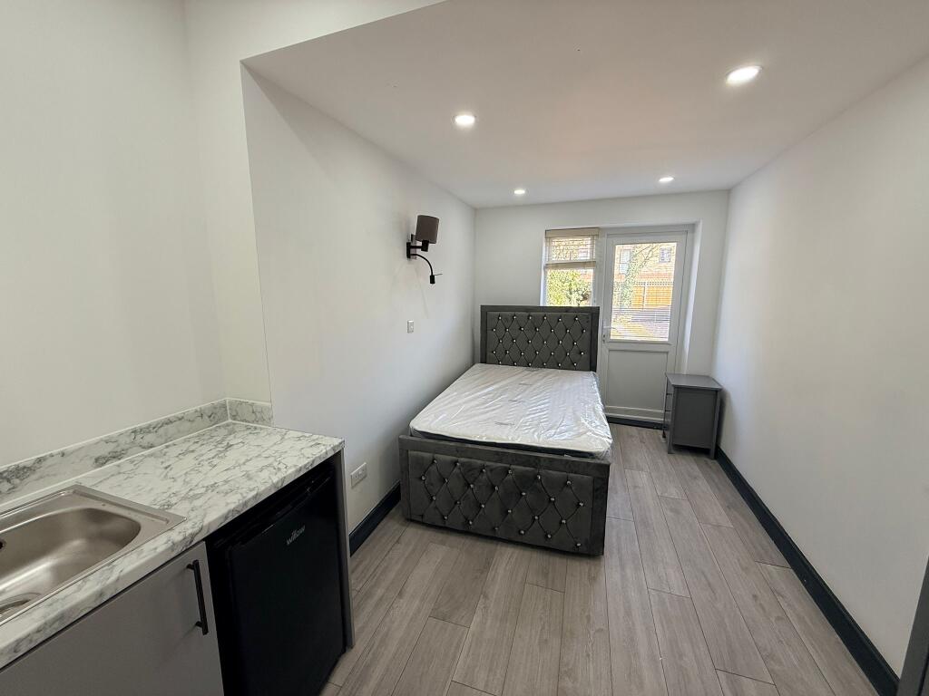 1 bed House Share for rent in Southend-on-Sea. From Abbotts - Basildon 1 bed House Share for rent in Southend-on-Sea. From Abbotts - Basildon
