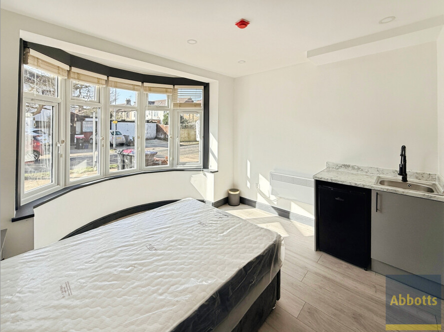 1 bed 1st Floor Flat for rent in Southend-on-Sea. From Abbotts - Rayleigh 1 bed 1st Floor Flat for rent in Southend-on-Sea. From Abbotts - Rayleigh