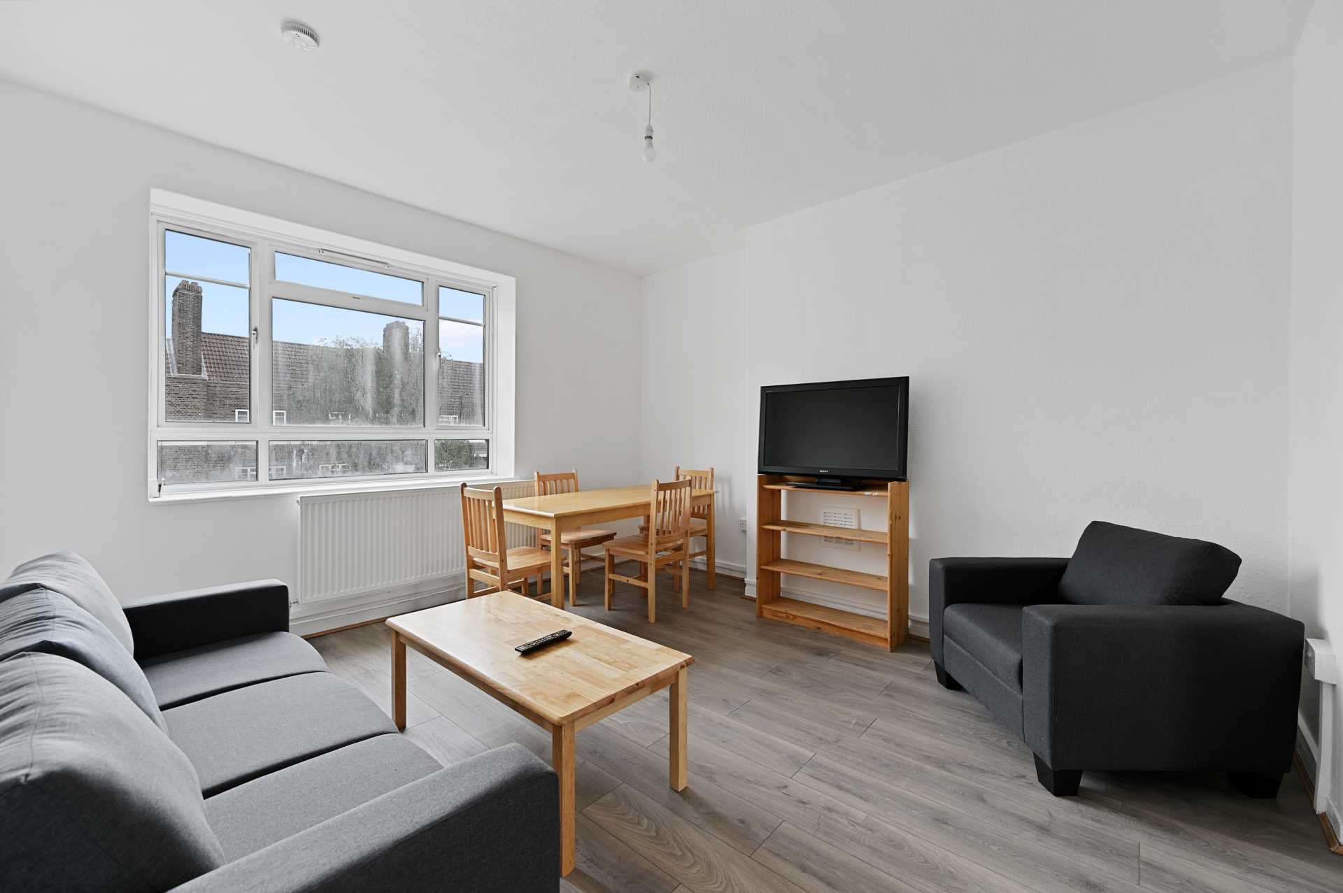 4 bed 1st Floor Flat for rent in London. From Amber & Co - Uxbridge Road