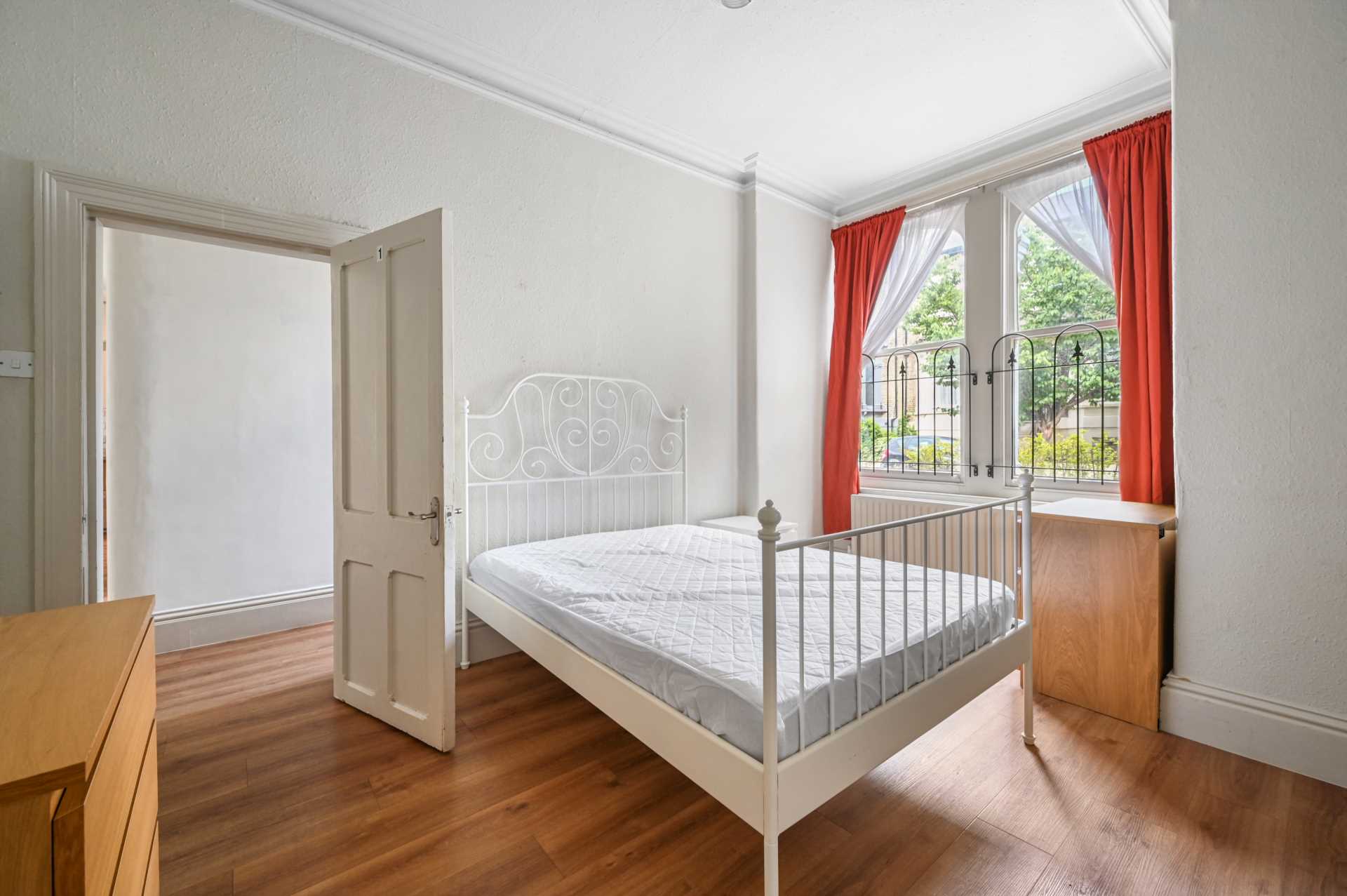 3 bed Apartment for rent in London. From Amber & Co - Uxbridge Road