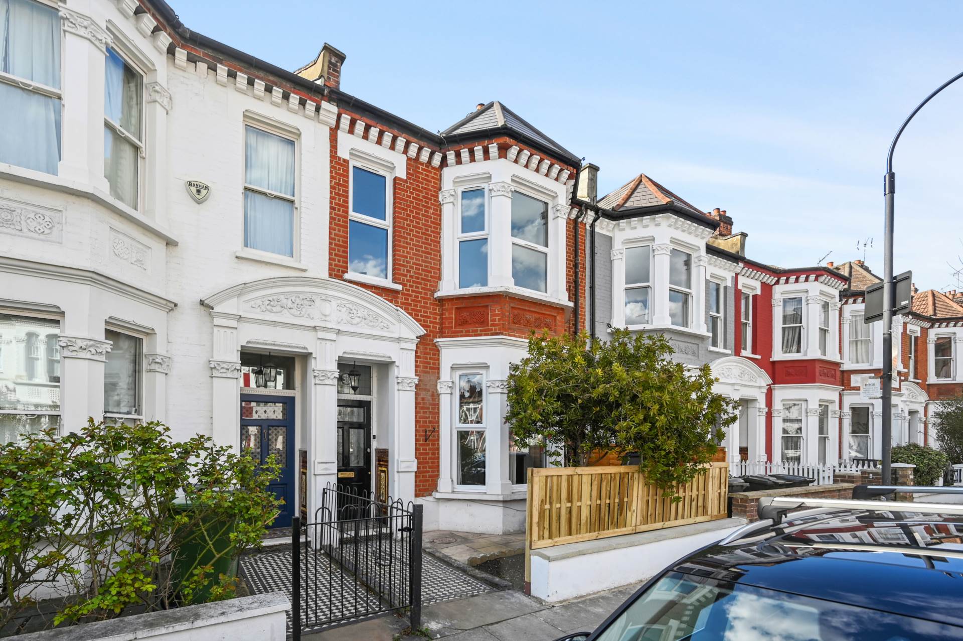 6 bed Mid Terraced House for rent in London. From Amber & Co - Uxbridge Road