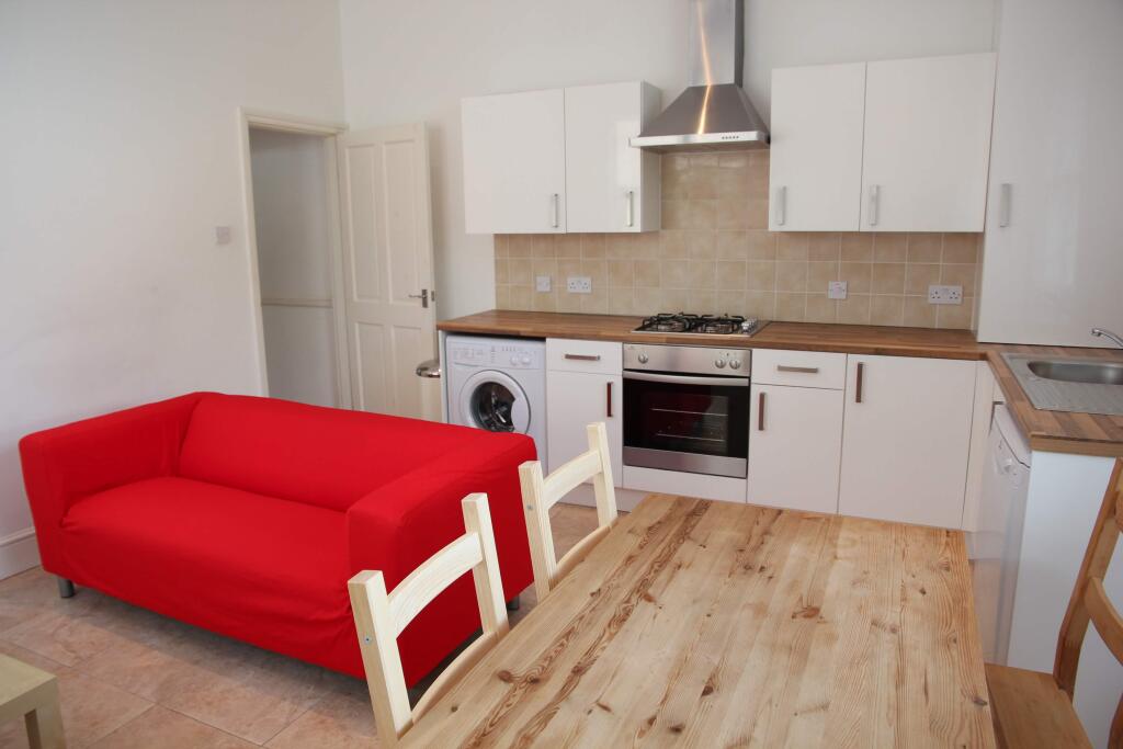3 bed Apartment for rent in Catford. From Bryan & Keegan - London