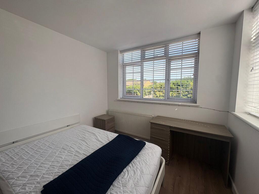 4 bed Studio for rent in Ilford. From Century 21 Goodmayes - Ilford