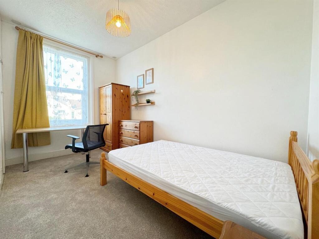 5 bed Mid Terraced House for rent in Portsmouth. From Christies - Southsea