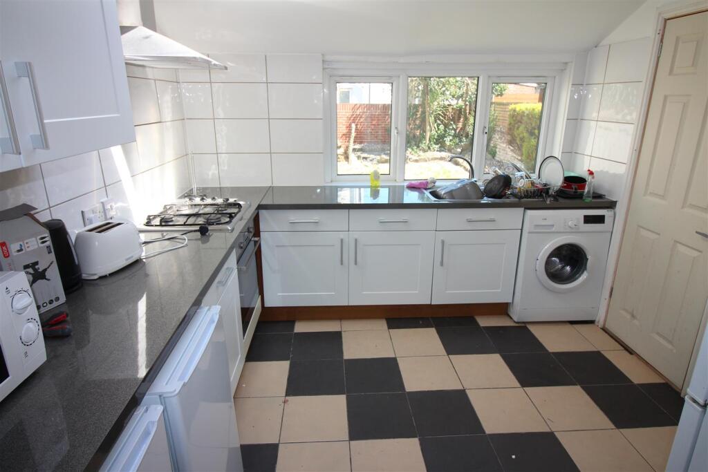 5 bed Mid Terraced House for rent in Portsmouth. From Christies - Southsea 5 bed Mid Terraced House for rent in Portsmouth. From Christies - Southsea