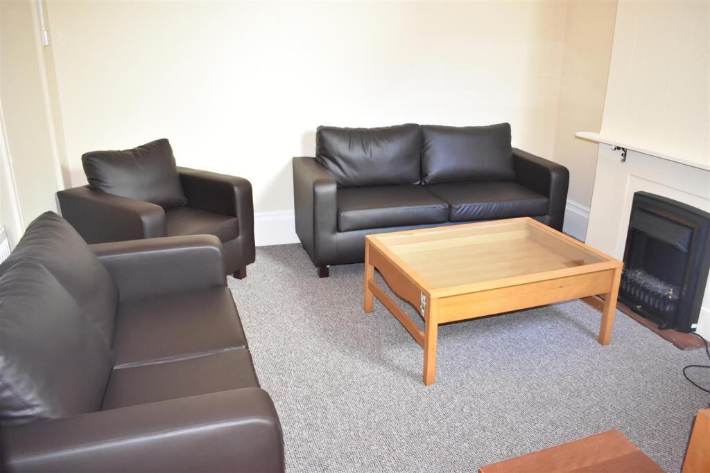 6 bed Mid Terraced House for rent in Portsmouth. From Christies - Southsea