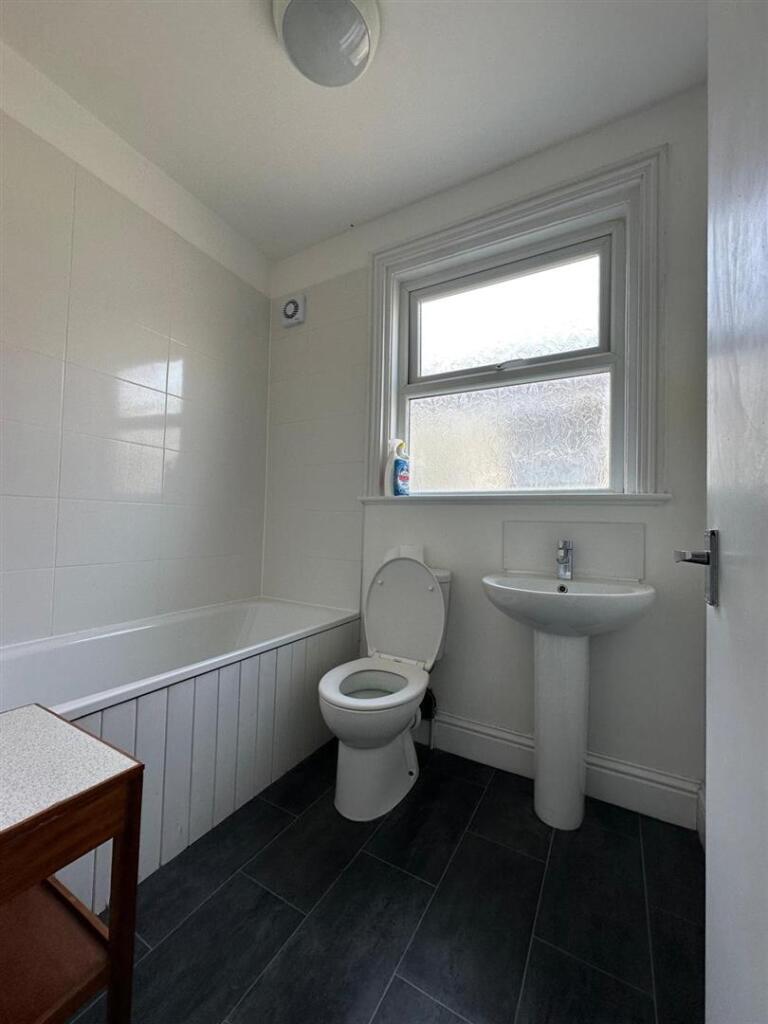 5 bed Mid Terraced House for rent in Portsmouth. From Christies - Southsea