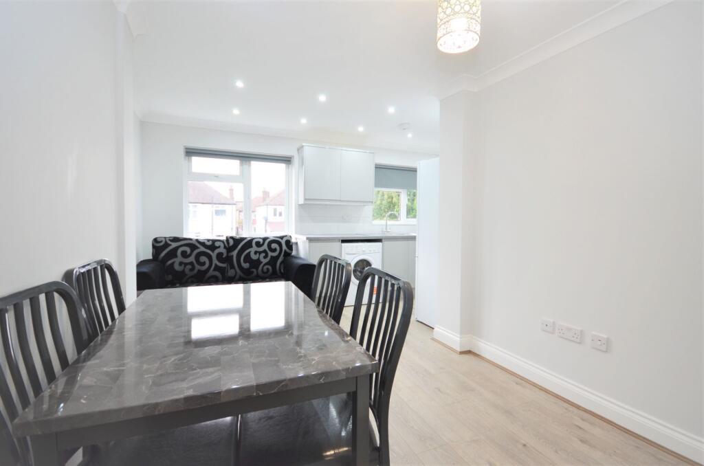 3 bed 1st Floor Flat for rent in Acton. From Citydeal Estates - London 3 bed 1st Floor Flat for rent in Acton. From Citydeal Estates - London
