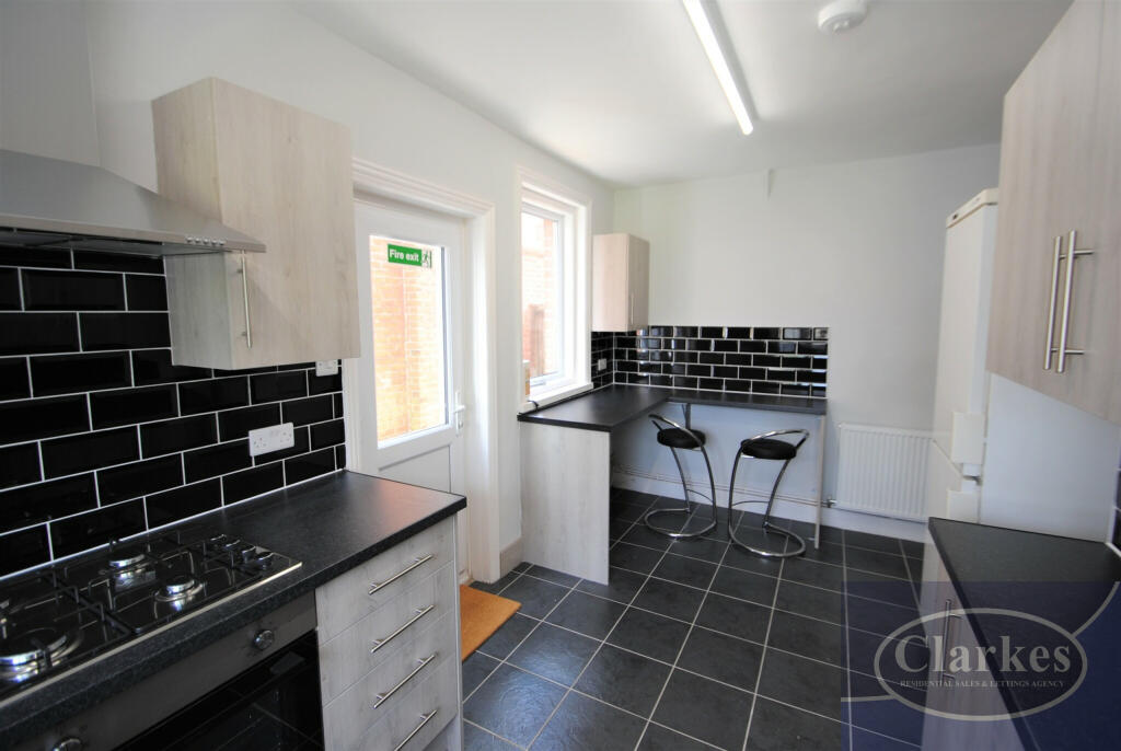 4 bed Detached for rent in Bournemouth. From Clarkes Estate Agents - Bournemouth