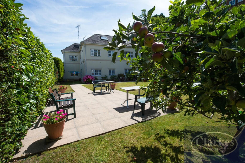 3 bed 1st Floor Flat for rent in Bournemouth. From Clarkes Estate Agents - Bournemouth