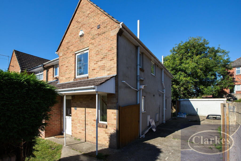 5 bed Semi Detached for rent in Bournemouth. From Clarkes Estate Agents - Bournemouth