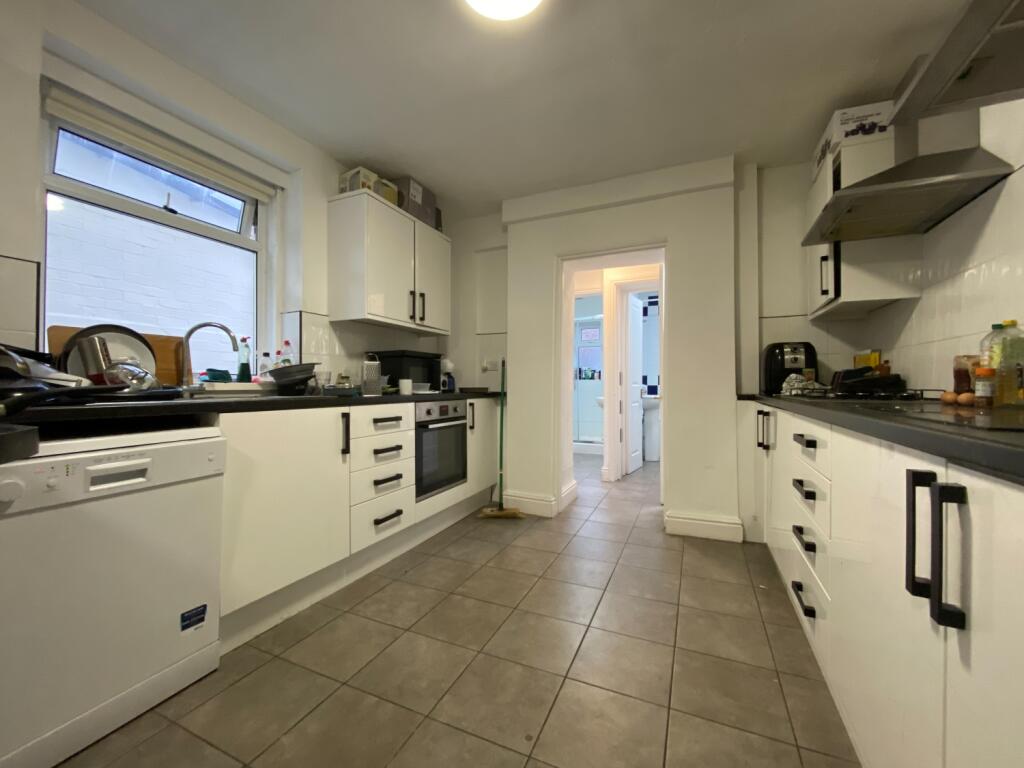 6 bed Mid Terraced House for rent in Cardiff. From CPS Homes - Cardiff