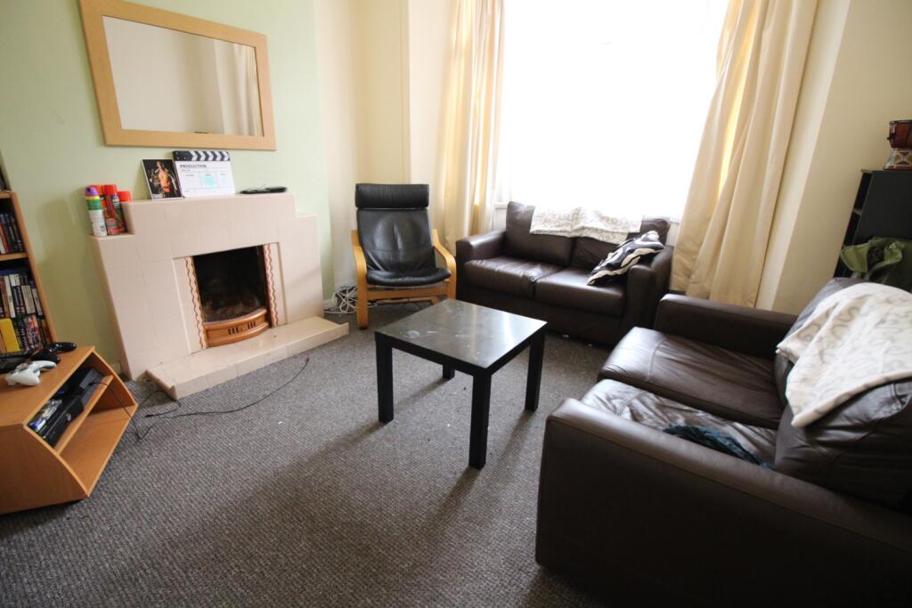 4 bed Mid Terraced House for rent in Cardiff. From CPS Homes - Cardiff 4 bed Mid Terraced House for rent in Cardiff. From CPS Homes - Cardiff
