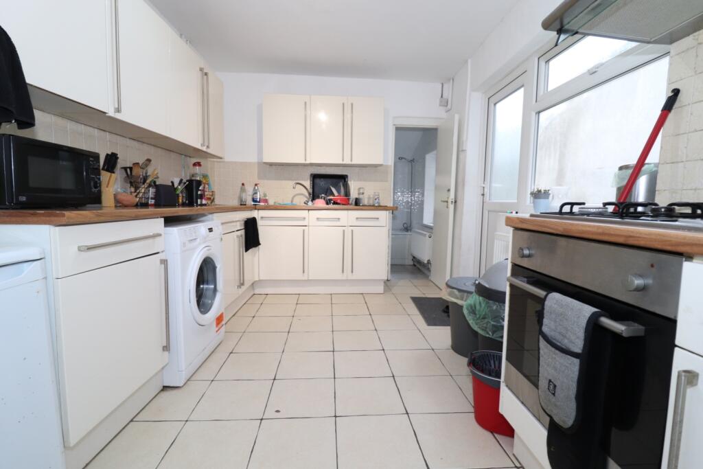4 bed Mid Terraced House for rent in Cardiff. From CPS Homes - Cardiff