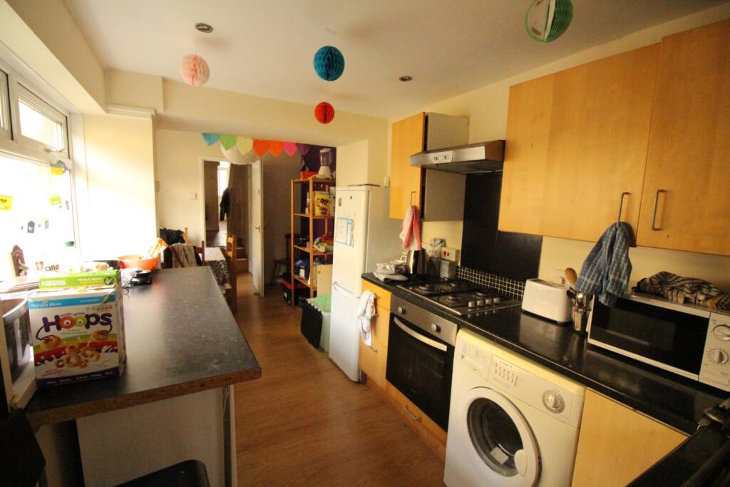 4 bed Mid Terraced House for rent in Cardiff. From CPS Homes - Cardiff