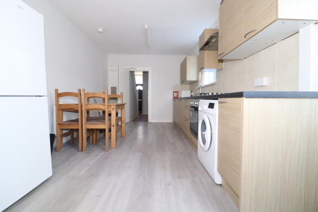 4 bed Mid Terraced House for rent in Cardiff. From CPS Homes - Cardiff