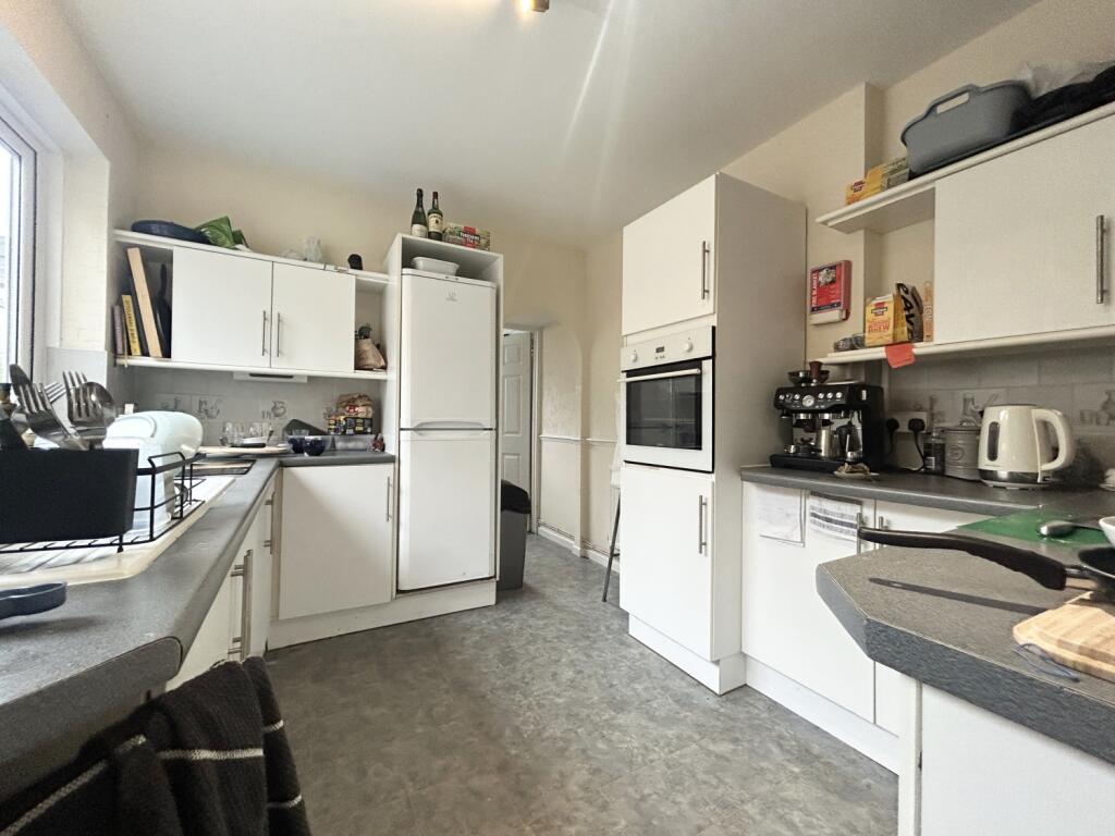 4 bed Mid Terraced House for rent in Cardiff. From CPS Homes - Cardiff