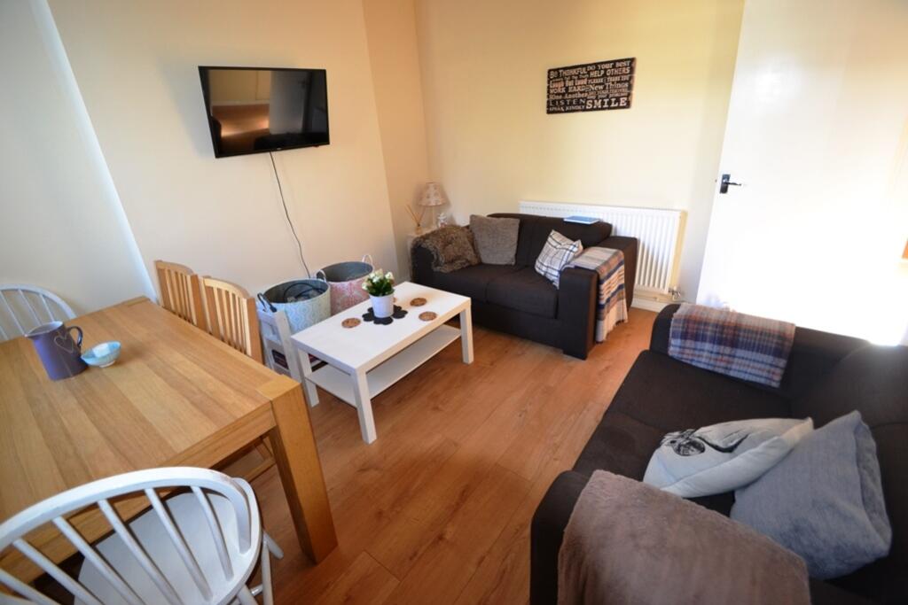 4 bed Mid Terraced House for rent in Cardiff. From CPS Homes - Cardiff