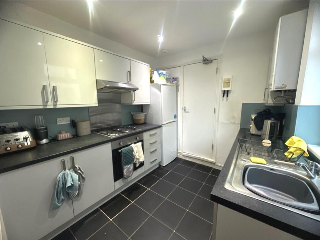 4 bed Mid Terraced House for rent in Cardiff. From CPS Homes - Cardiff 4 bed Mid Terraced House for rent in Cardiff. From CPS Homes - Cardiff