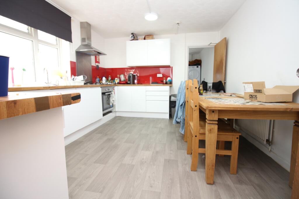 6 bed Mid Terraced House for rent in Cardiff. From CPS Homes - Cardiff
