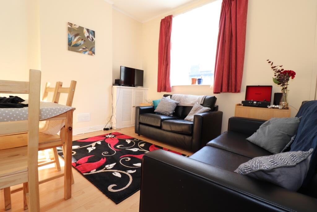 4 bed Mid Terraced House for rent in Cardiff. From CPS Homes - Cardiff 4 bed Mid Terraced House for rent in Cardiff. From CPS Homes - Cardiff