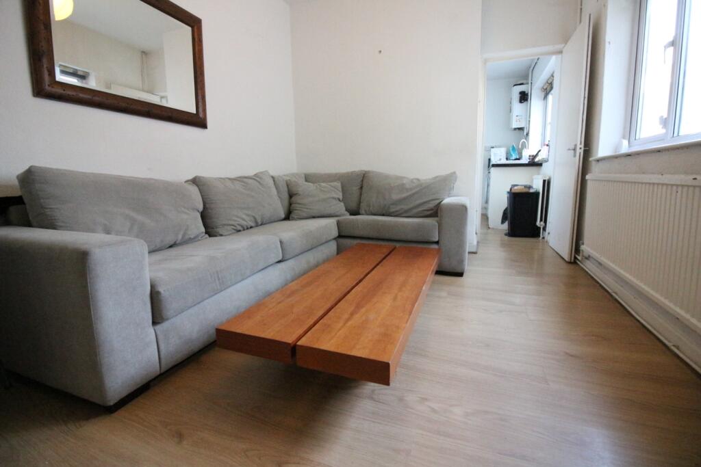 4 bed Mid Terraced House for rent in Cardiff. From CPS Homes - Cardiff