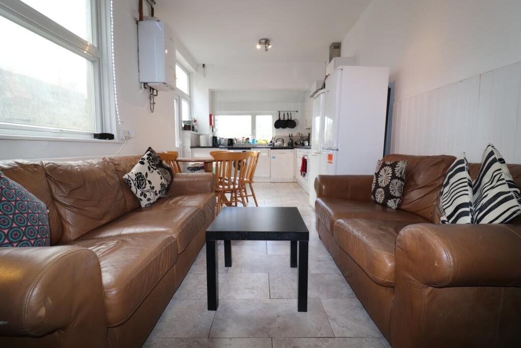 4 bed Mid Terraced House for rent in Cardiff. From CPS Homes - Cardiff