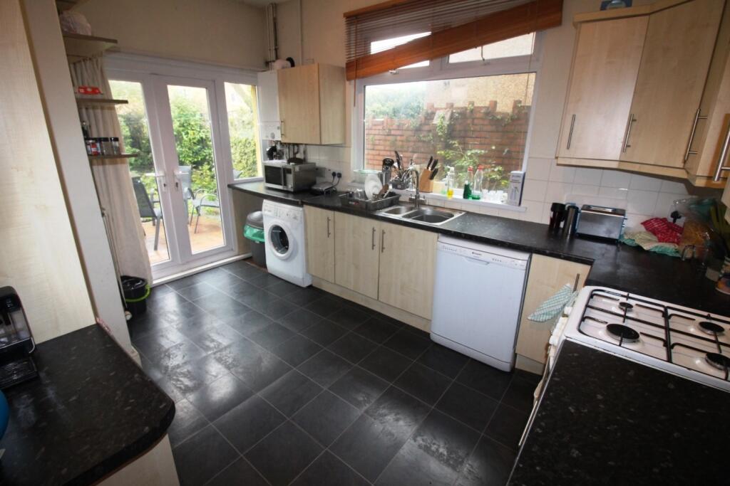 4 bed Mid Terraced House for rent in Cardiff. From CPS Homes - Cardiff
