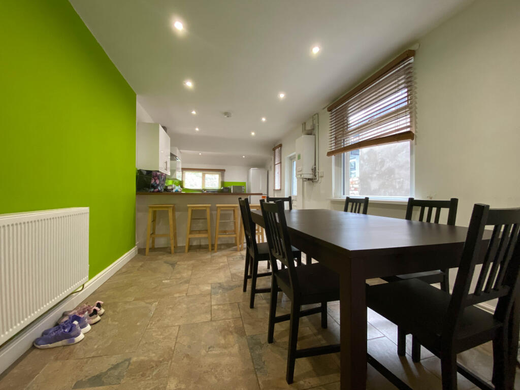 4 bed Mid Terraced House for rent in Cardiff. From CPS Homes - Cardiff