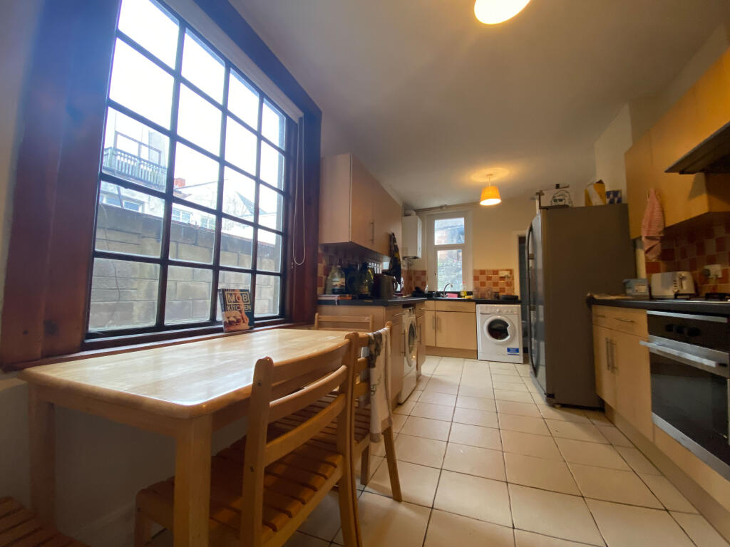 4 bed Mid Terraced House for rent in Cardiff. From CPS Homes - Cardiff