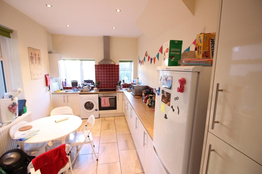 4 bed Mid Terraced House for rent in Cardiff. From CPS Homes - Cardiff