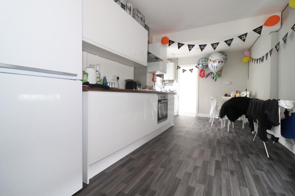 4 bed End of Terrace for rent in Cardiff. From CPS Homes - Cardiff 4 bed End of Terrace for rent in Cardiff. From CPS Homes - Cardiff