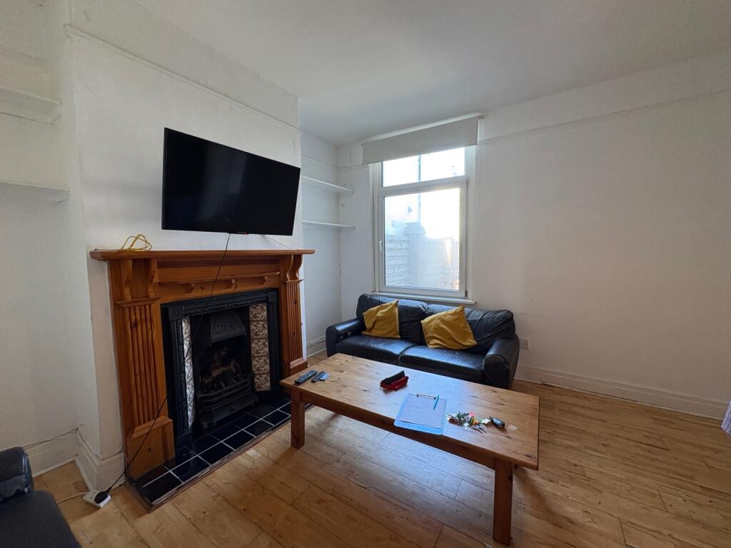 4 bed Mid Terraced House for rent in Cardiff. From CPS Homes - Cardiff 4 bed Mid Terraced House for rent in Cardiff. From CPS Homes - Cardiff