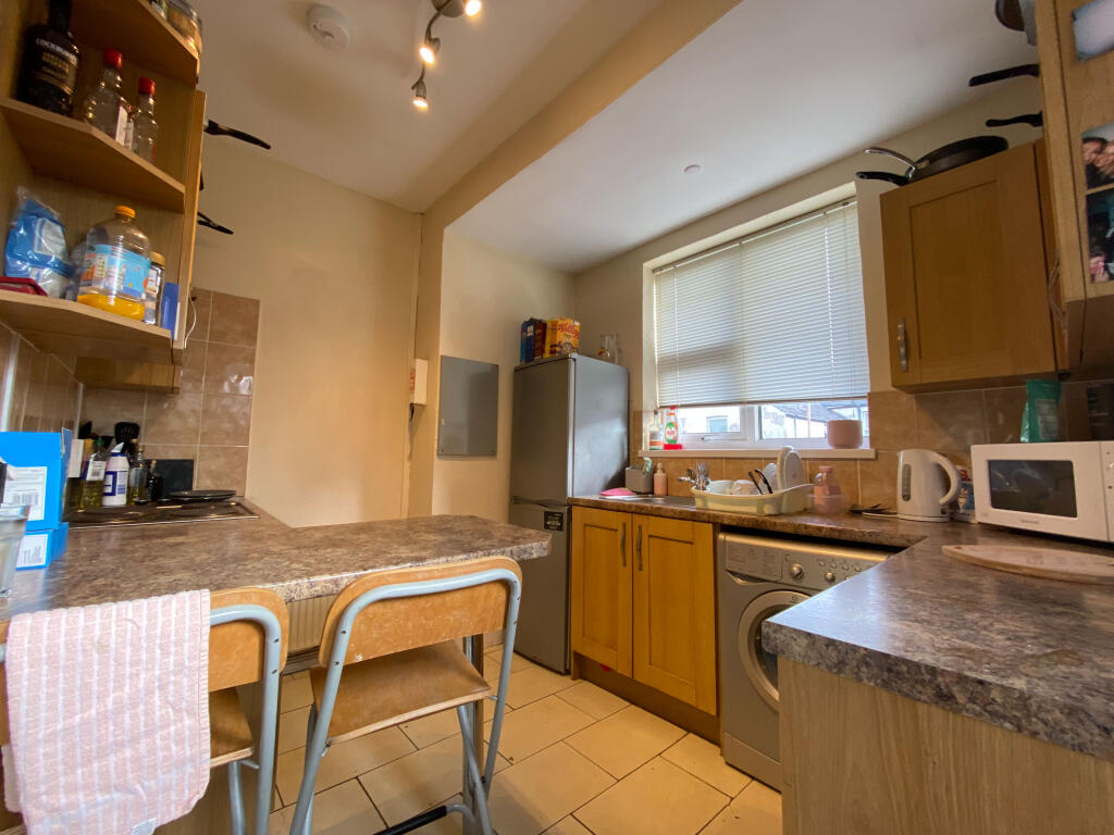 4 bed Mid Terraced House for rent in Cardiff. From CPS Homes - Cardiff