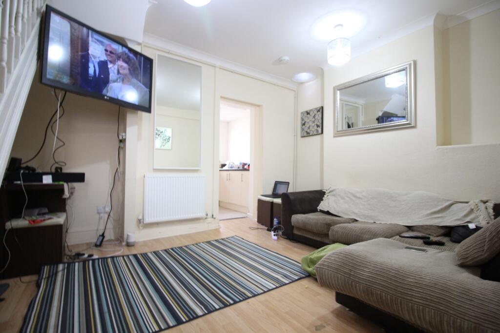 4 bed Mid Terraced House for rent in Cardiff. From CPS Homes - Cardiff