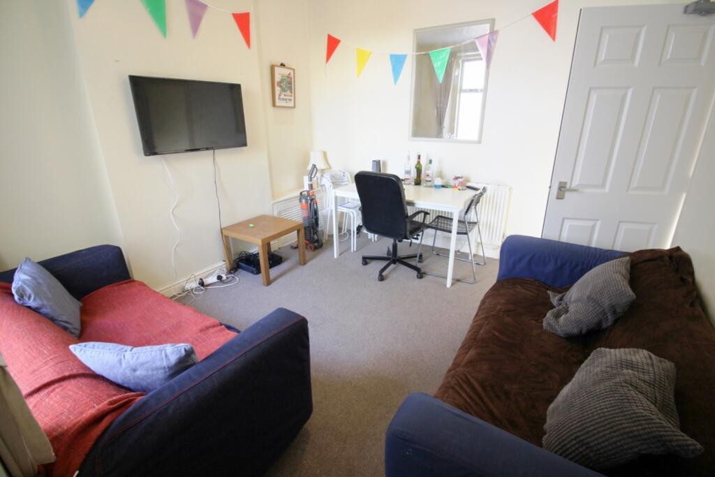 4 bed Mid Terraced House for rent in Cardiff. From CPS Homes - Cardiff