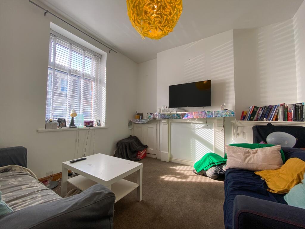 4 bed Mid Terraced House for rent in Cardiff. From CPS Homes - Cardiff