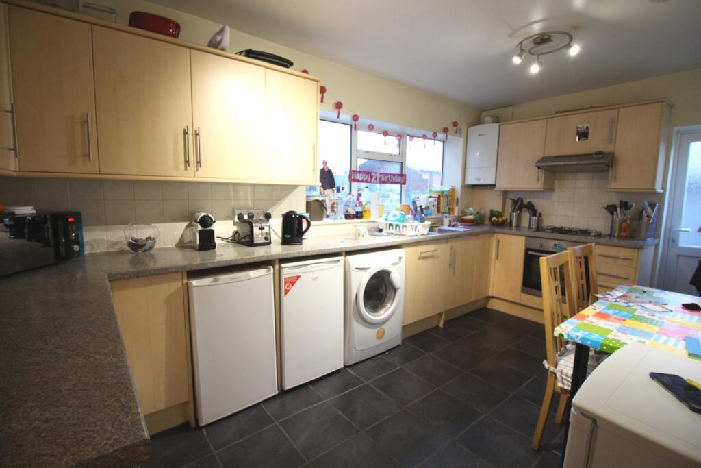 4 bed Mid Terraced House for rent in Cardiff. From CPS Homes - Cardiff 4 bed Mid Terraced House for rent in Cardiff. From CPS Homes - Cardiff