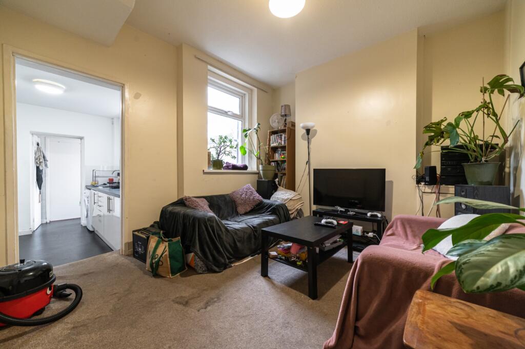 4 bed Mid Terraced House for rent in Cardiff. From CPS Homes - Cardiff