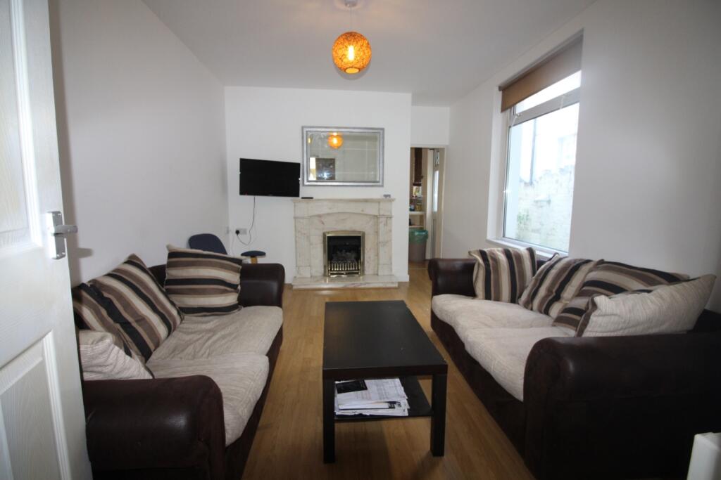 5 bed Mid Terraced House for rent in Cardiff. From CPS Homes - Cardiff