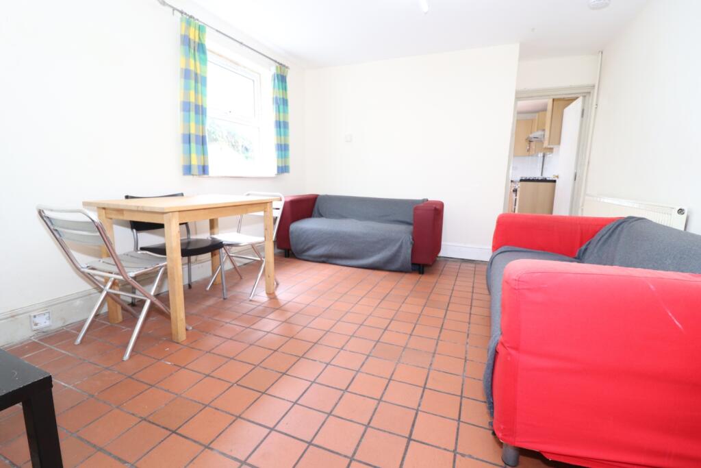 5 bed Mid Terraced House for rent in Cardiff. From CPS Homes - Cardiff