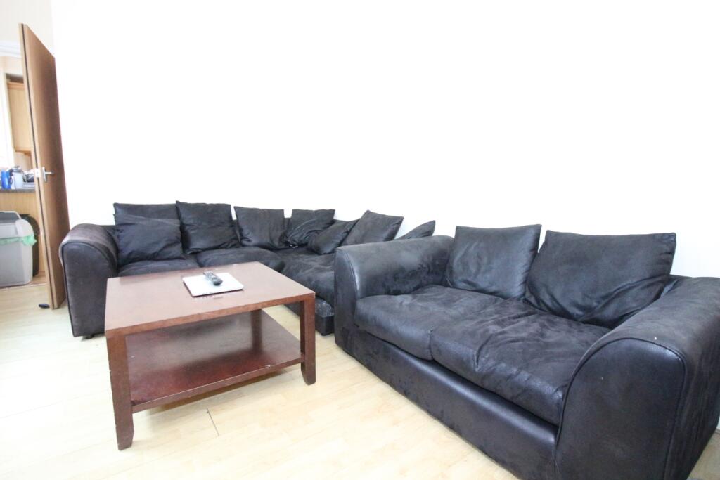 5 bed Mid Terraced House for rent in Cardiff. From CPS Homes - Cardiff