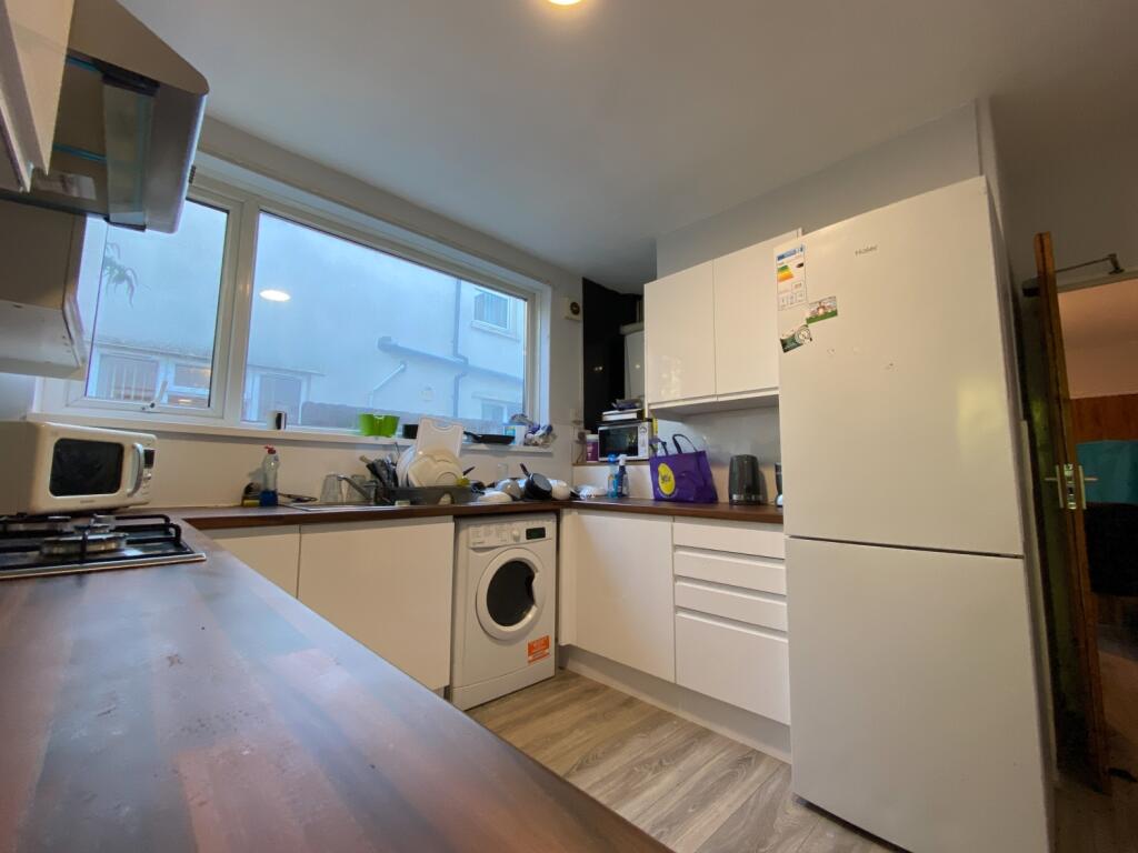 5 bed Mid Terraced House for rent in Cardiff. From CPS Homes - Cardiff
