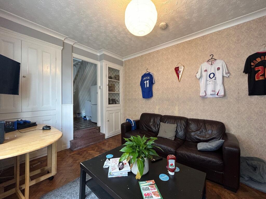5 bed Mid Terraced House for rent in Cardiff. From CPS Homes - Cardiff