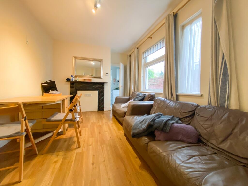 5 bed Mid Terraced House for rent in Cardiff. From CPS Homes - Cardiff