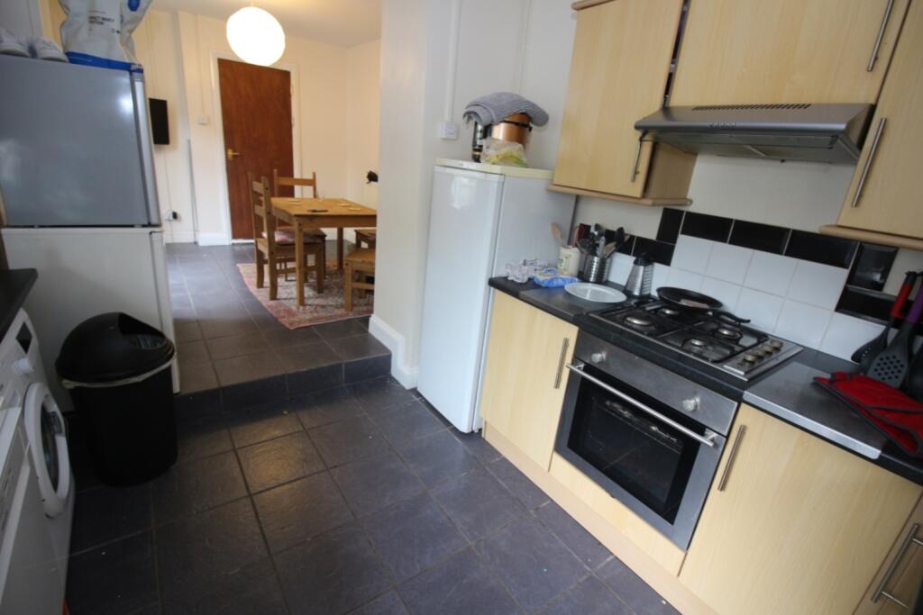 5 bed Mid Terraced House for rent in Cardiff. From CPS Homes - Cardiff