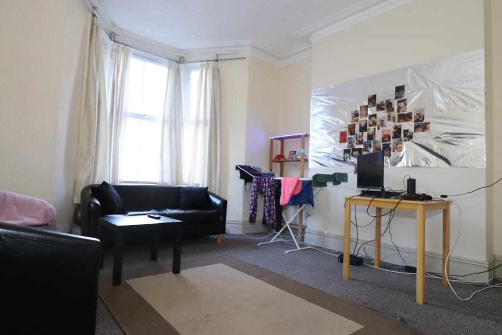 5 bed Mid Terraced House for rent in Cardiff. From CPS Homes - Cardiff