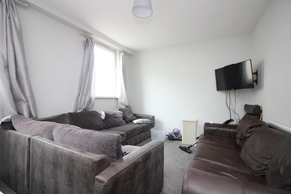 5 bed Mid Terraced House for rent in Cardiff. From CPS Homes - Cardiff