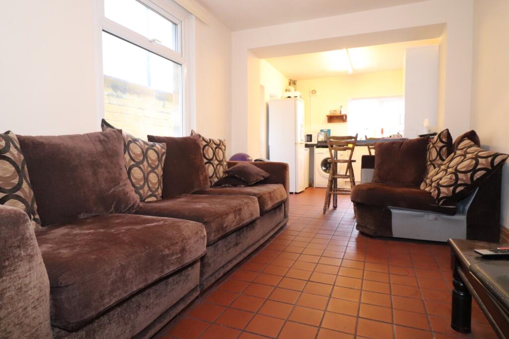 5 bed Mid Terraced House for rent in Cardiff. From CPS Homes - Cardiff