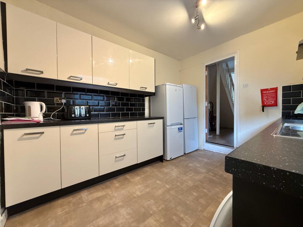5 bed Mid Terraced House for rent in Cardiff. From CPS Homes - Cardiff